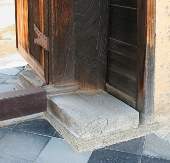 Houryuuji Saion'in Agetsuchimon 法隆寺西園院上土門 (Nara)