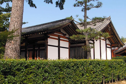 right:*Jikidou 食堂 left:Hosodono 細殿 Houryuuji 法隆寺 (Nara)